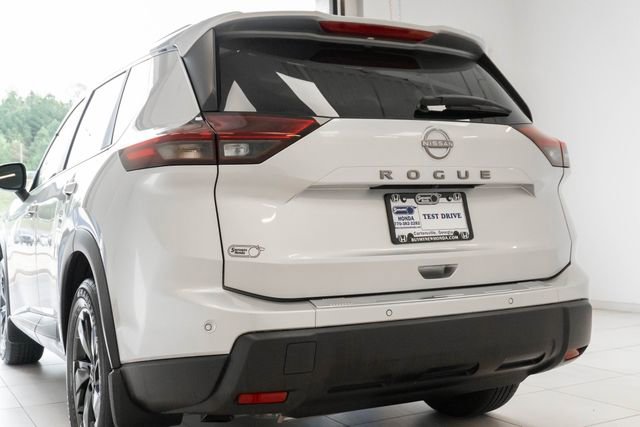 Used 2025 Nissan Rogue SV w/ SV Premium Package image 9