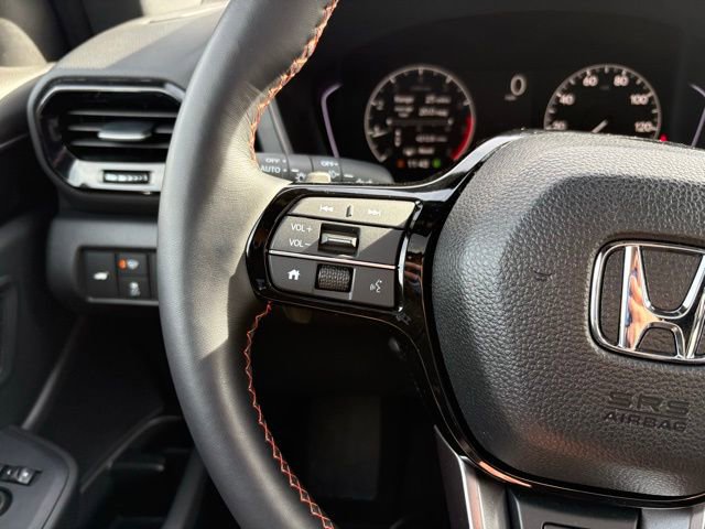 Used 2025 Honda Pilot TrailSport image 17