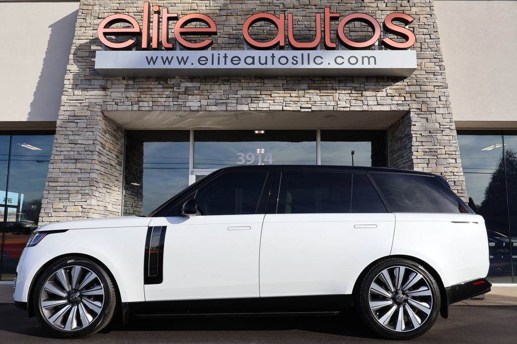 Used 2024 Land Rover Range Rover Long Wheelbase SE image 3