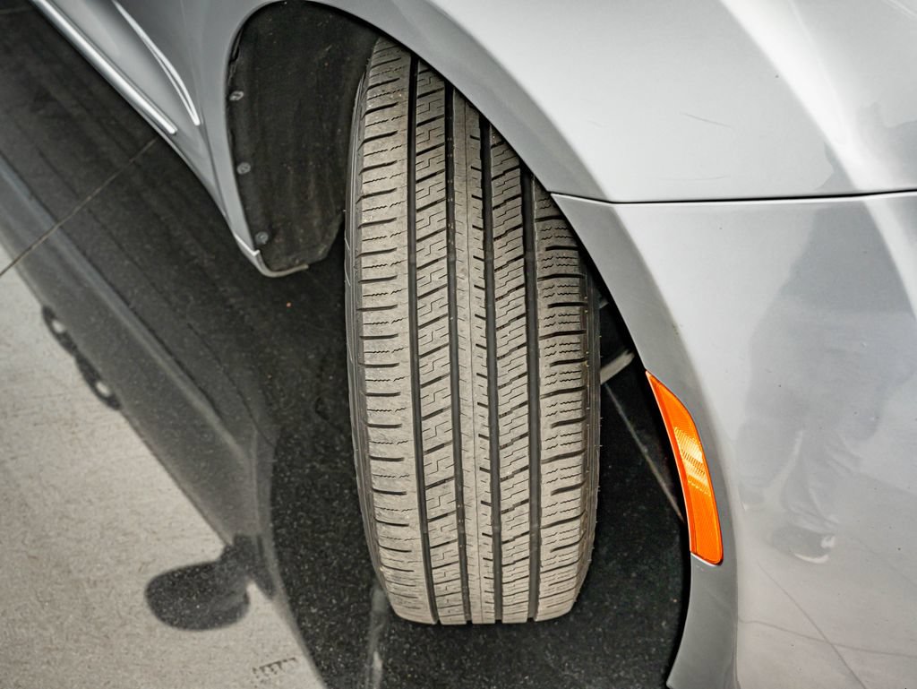 Used 2018 Chrysler Pacifica Touring-L Plus w/ Tire & Wheel Group FWD image 48
