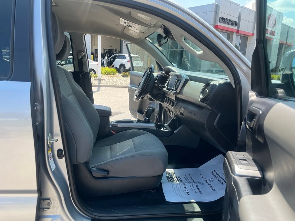 Used 2020 Toyota Tacoma SR5 AWD/4WD image 11