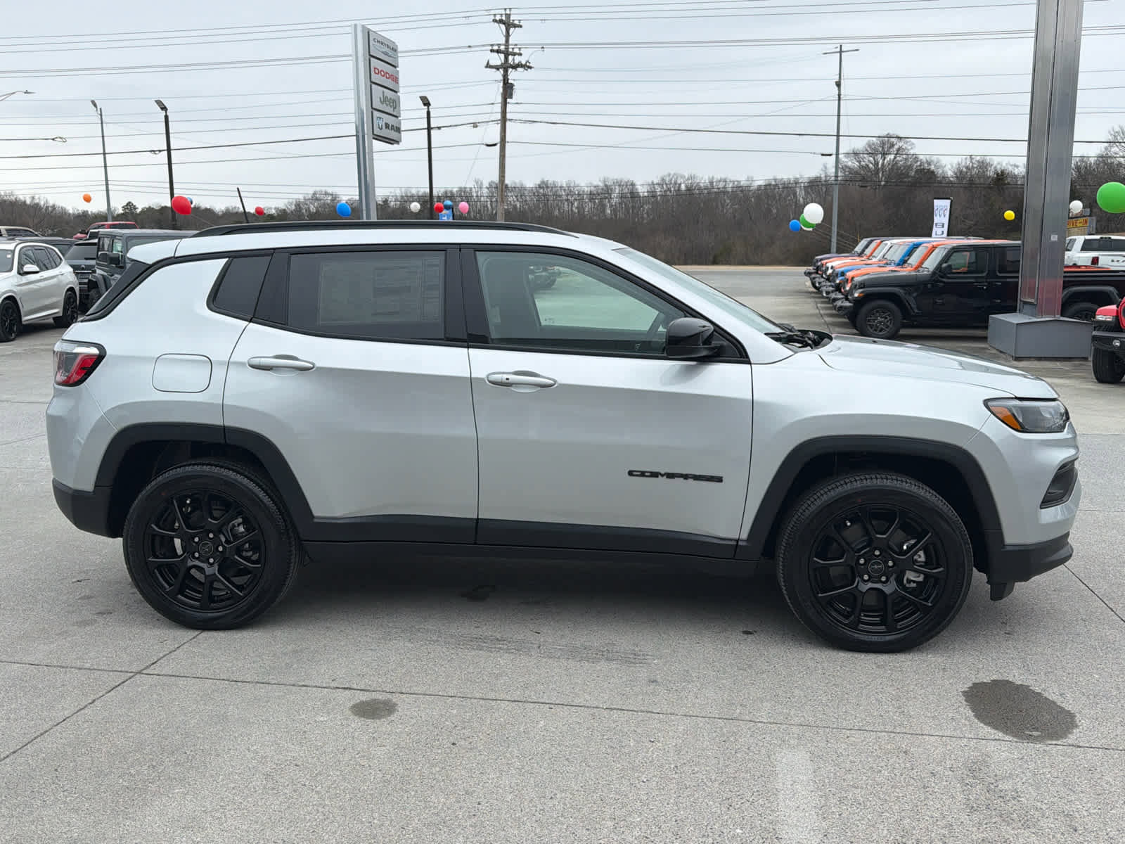 New 2026 Jeep Compass Latitude image 9