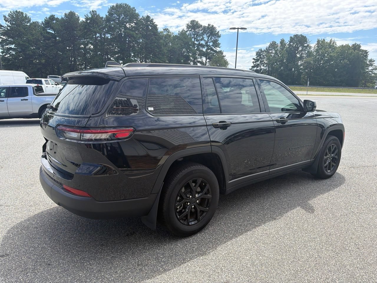 Used 2024 Jeep Grand Cherokee L Laredo AWD/4WD image 10