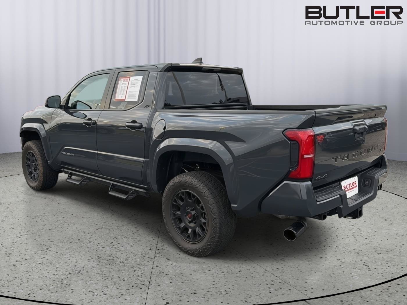 Certified 2025 Toyota Tacoma SR5 AWD/4WD image 4