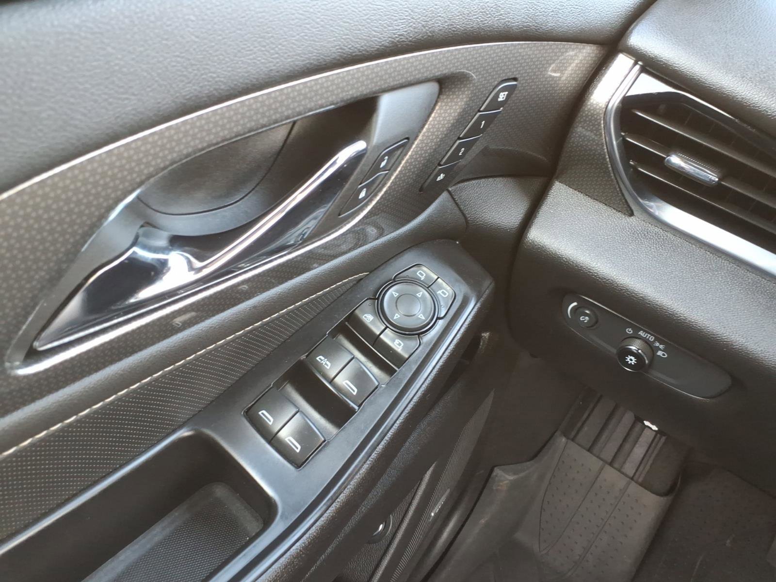 Used 2023 Chevrolet Traverse Premier AWD/4WD image 19