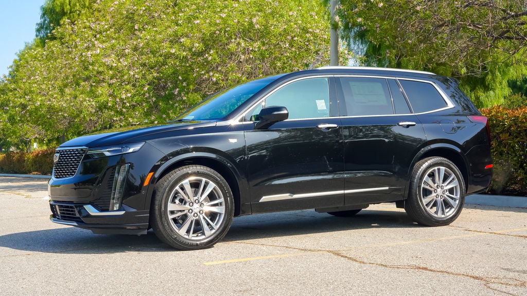 Used 2025 Cadillac XT6 Premium Luxury w/ Technology Package FWD image 8