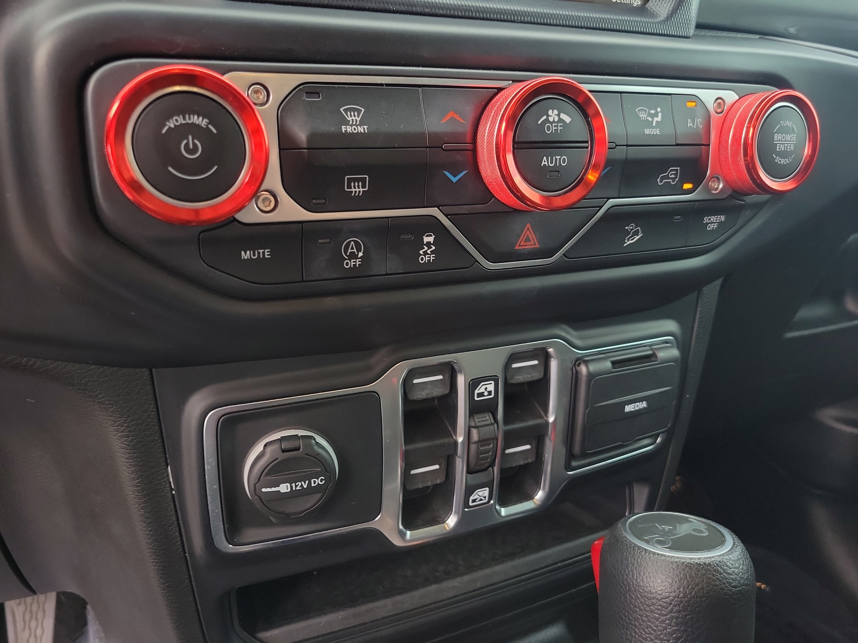 Used 2020 Jeep Wrangler Unlimited Sahara AWD/4WD image 21