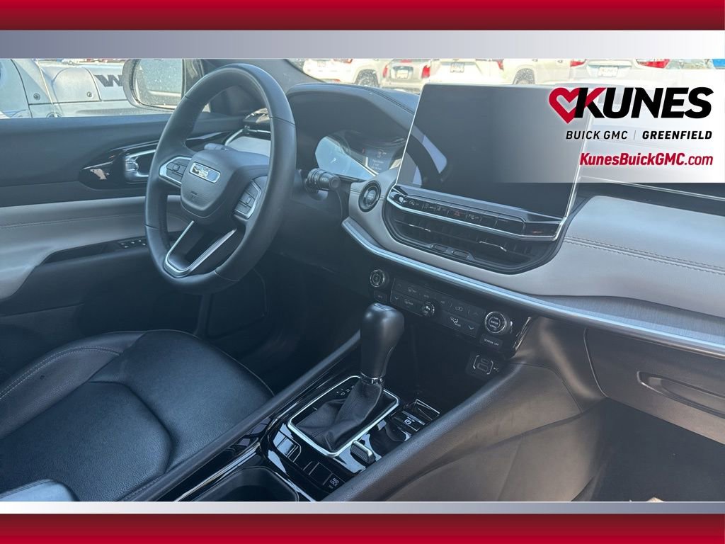 Used 2025 Jeep Compass Limited AWD/4WD image 38