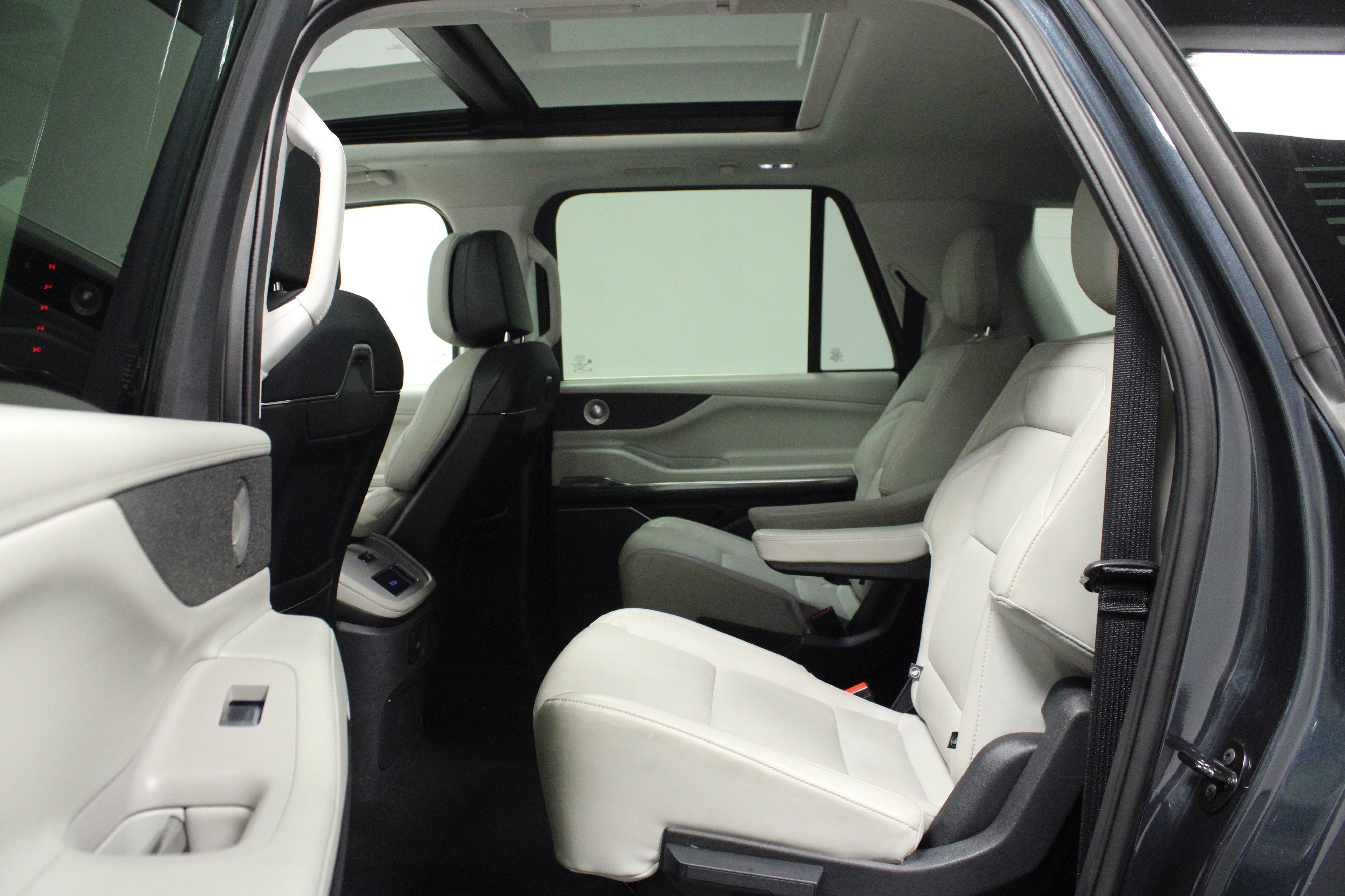 Used 2025 Lincoln Navigator L Reserve AWD/4WD image 13