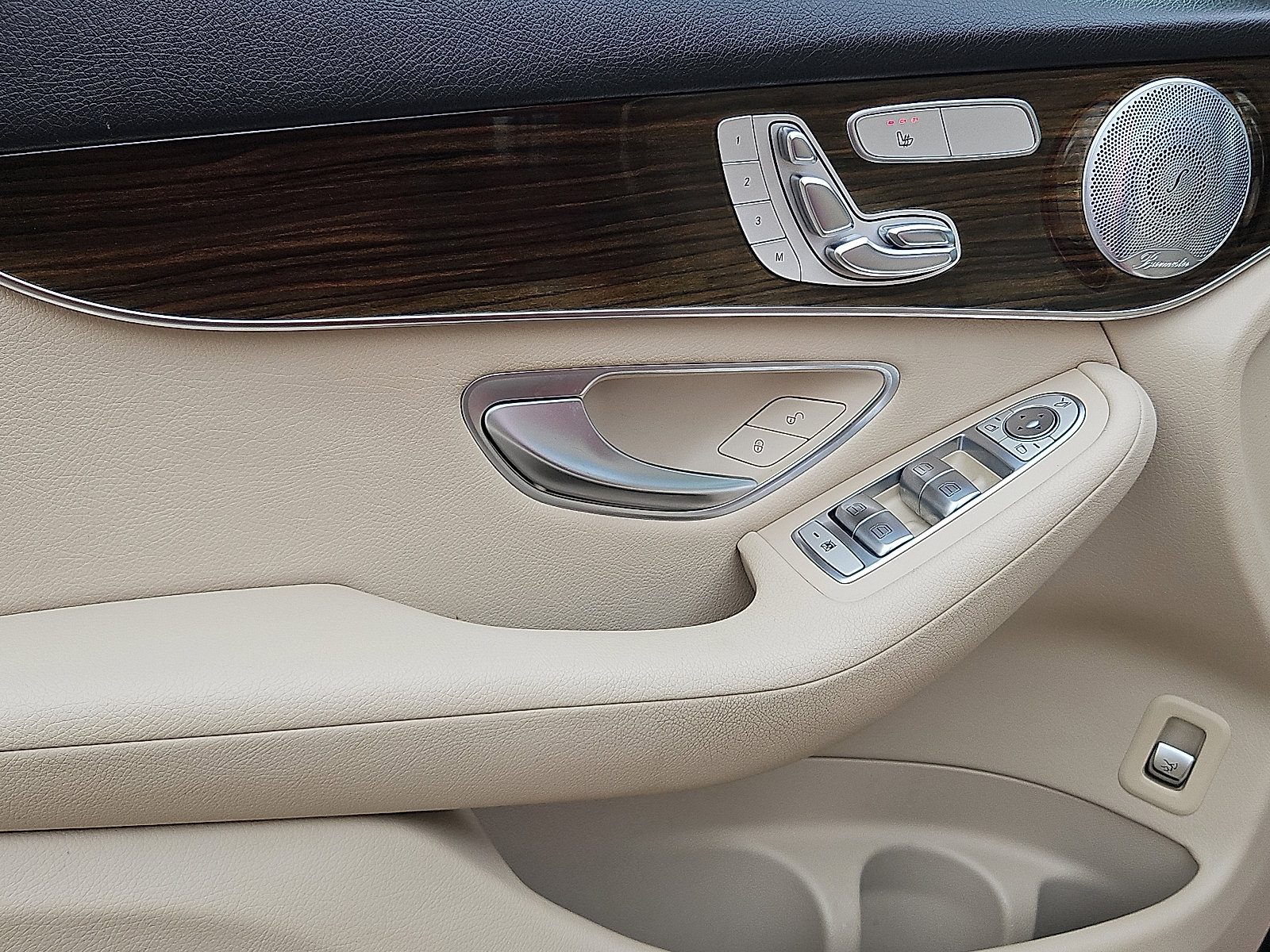 Used 2018 Mercedes-Benz GLC 300 4MATIC image 12