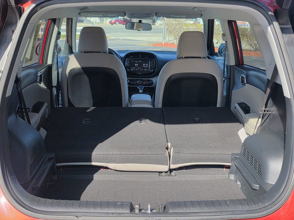 Used 2022 Kia Soul LX image 17