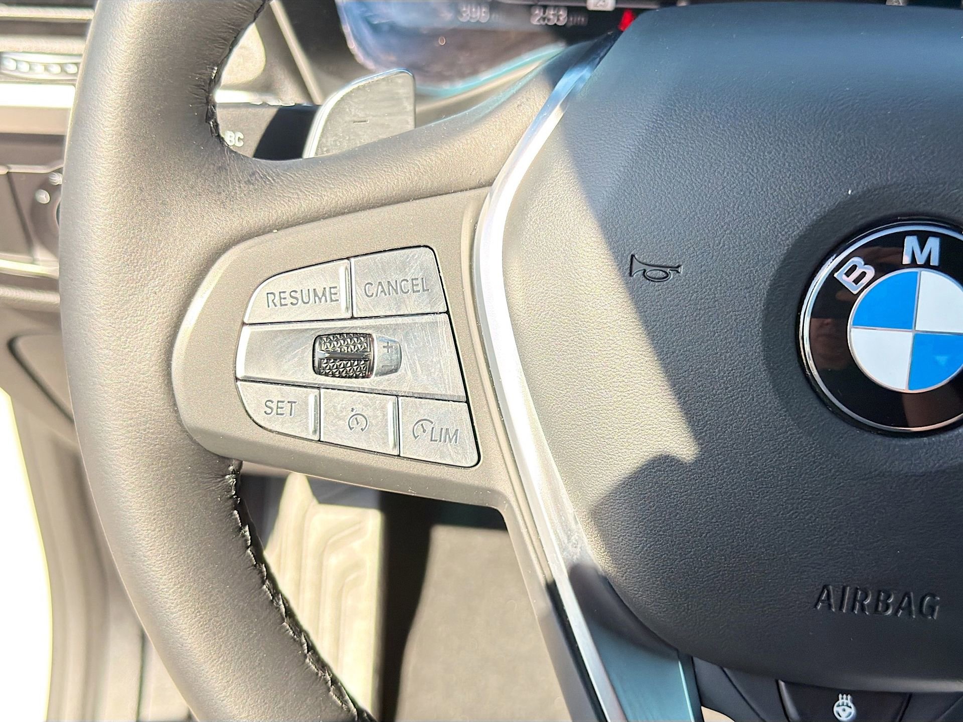 Certified 2025 BMW X4 xDrive30i w/ Premium Package image 38