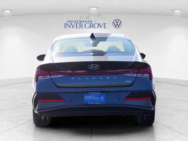 Used 2024 Hyundai Elantra Limited image 6