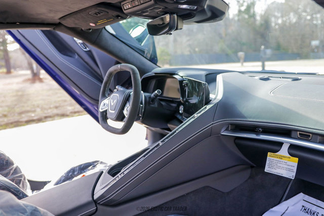 Used 2025 Chevrolet Corvette Stingray Premium Conv w/ Z51 Performance Package RWD image 31