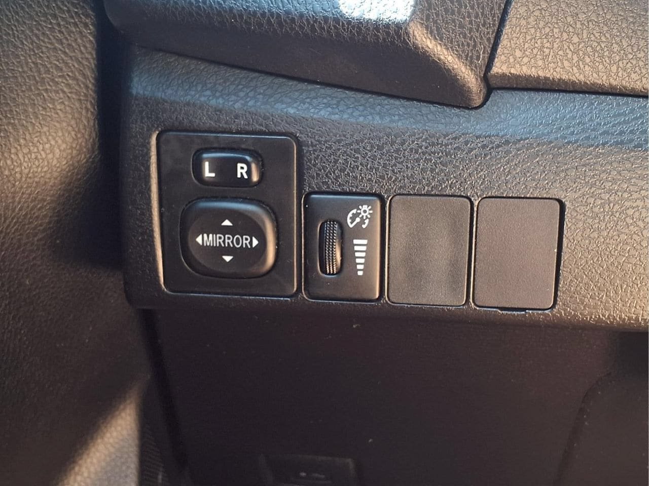 Used 2014 Toyota Corolla L w/ Body Protection Package FWD image 23