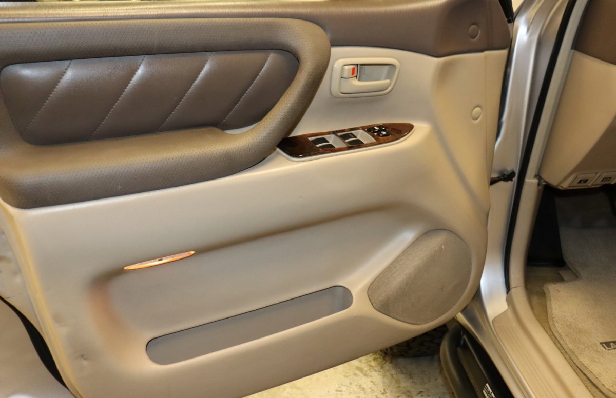 Used 2000 Toyota Land Cruiser AWD/4WD image 11