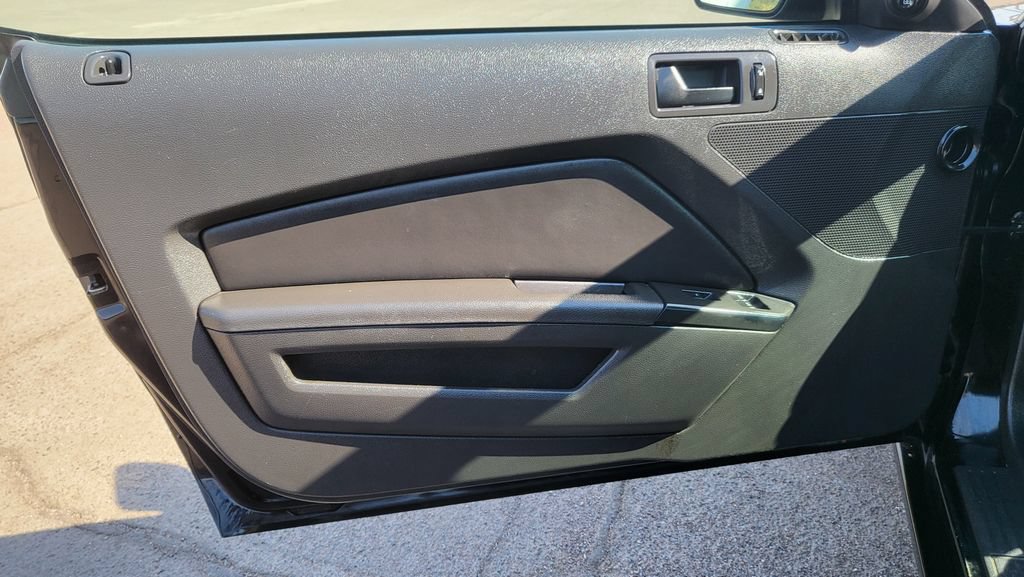 Used 2014 Ford Mustang Convertible RWD image 22
