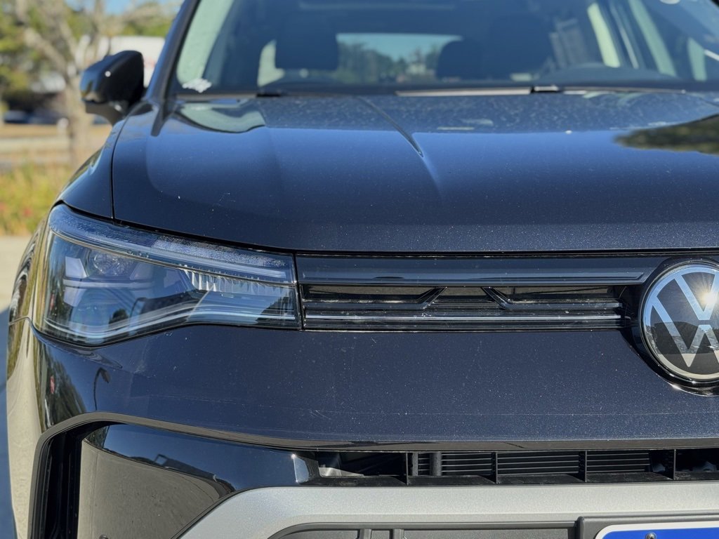 New 2025 Volkswagen Taos SE image 3