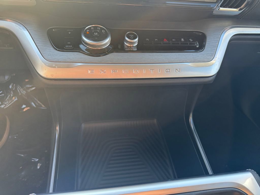 New 2026 Ford Expedition Platinum w/ Driver's Package image 23