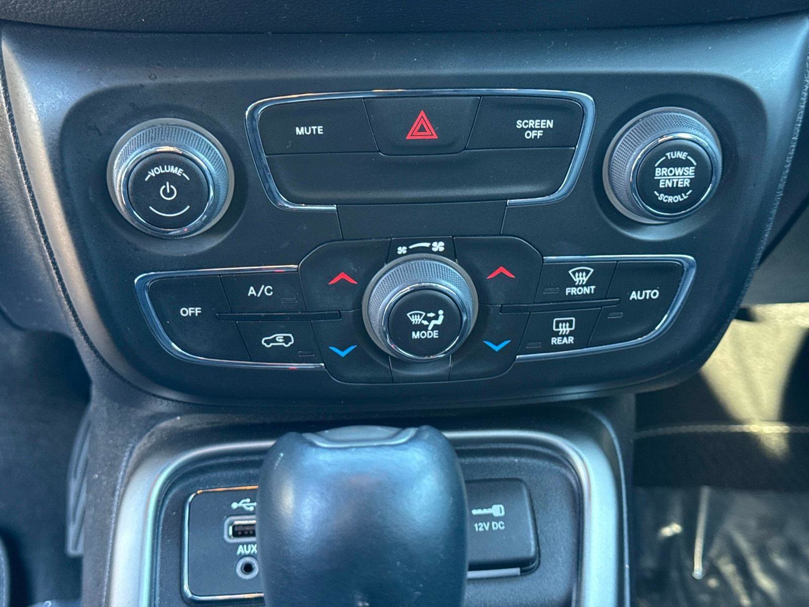 Used 2021 Jeep Compass Latitude w/ Sun and Sound Group image 24