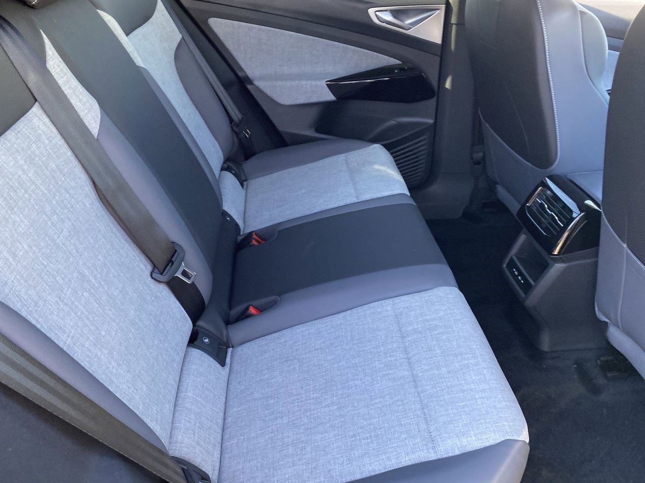 New 2026 Volkswagen ID.4 Pro image 9