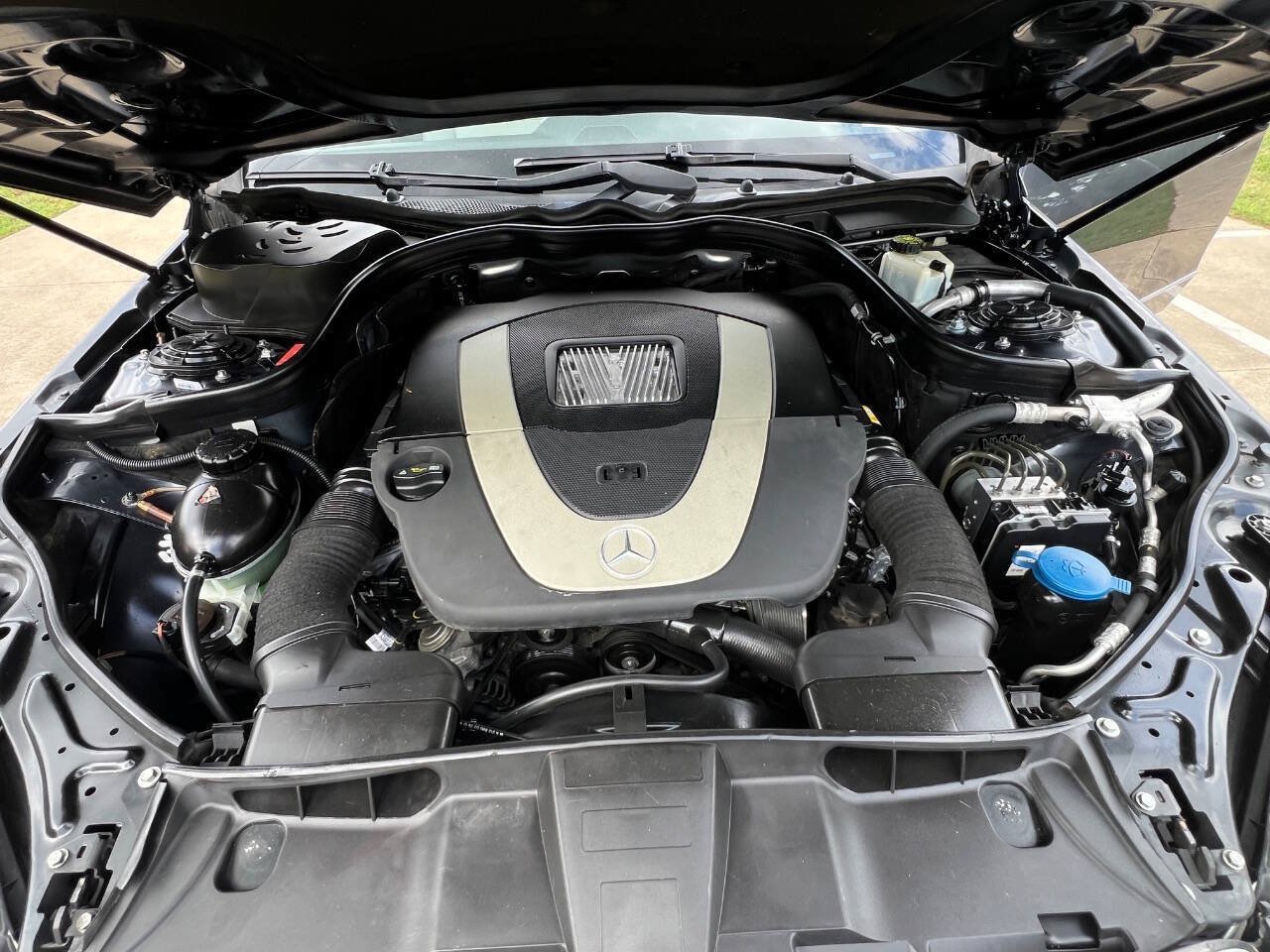 Used 2010 Mercedes-Benz E 350 Sedan image 32