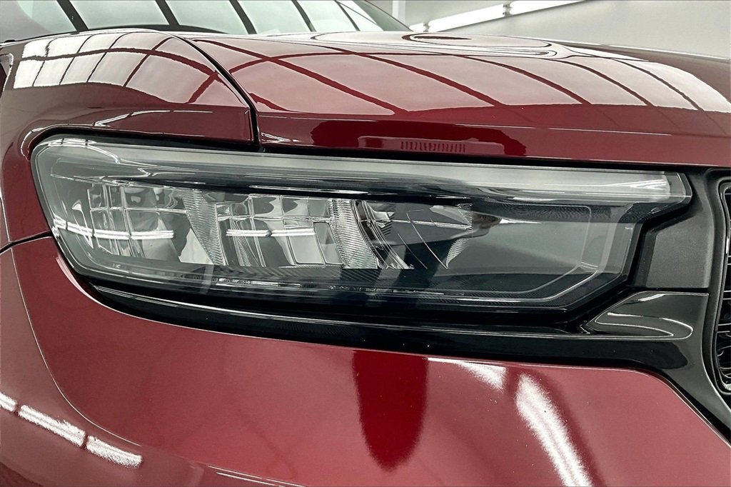 Used 2023 Jeep Grand Cherokee Limited w/ Black Appearance Package image 29