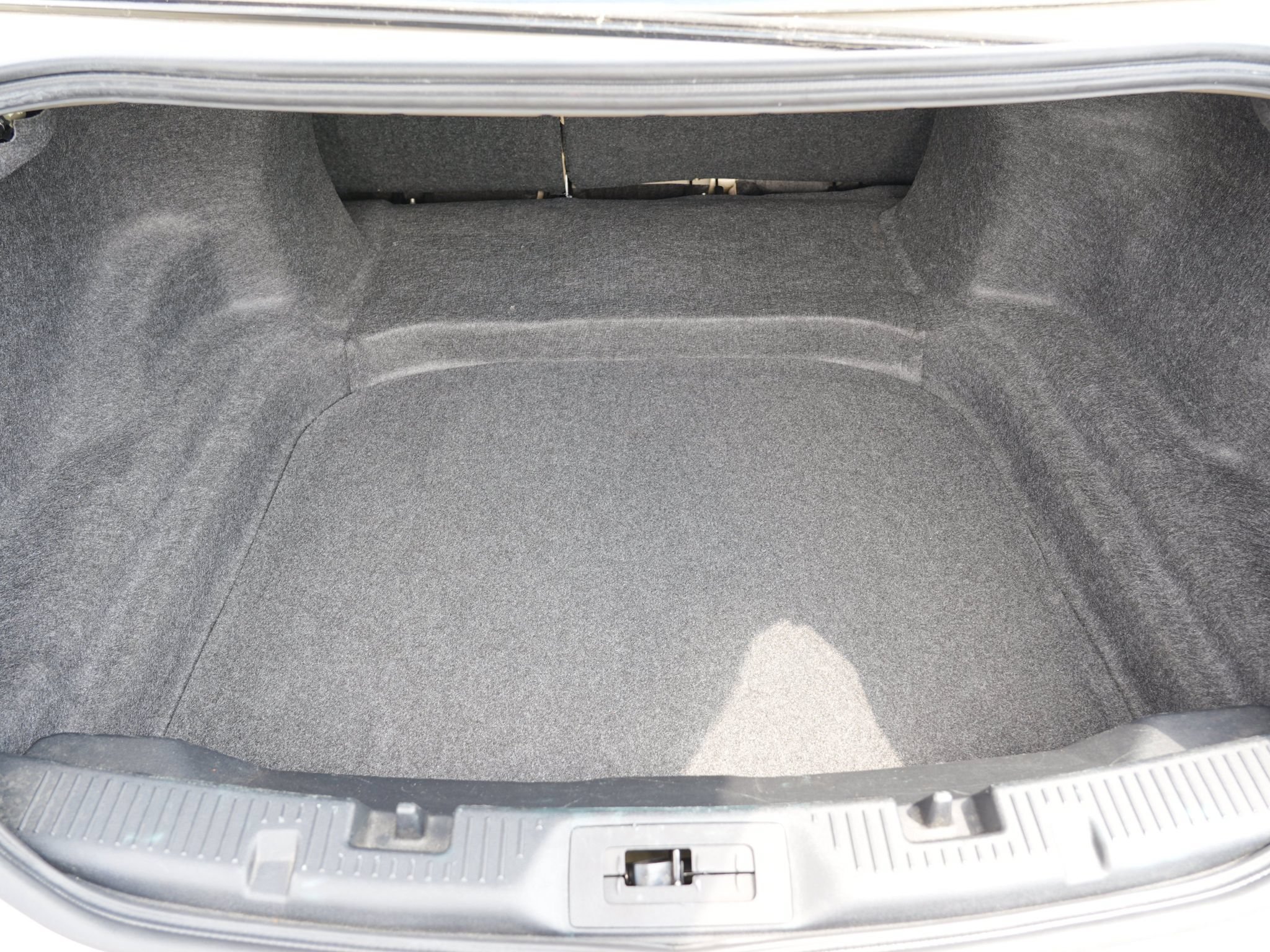 Used 2018 Ford Taurus SE FWD image 27