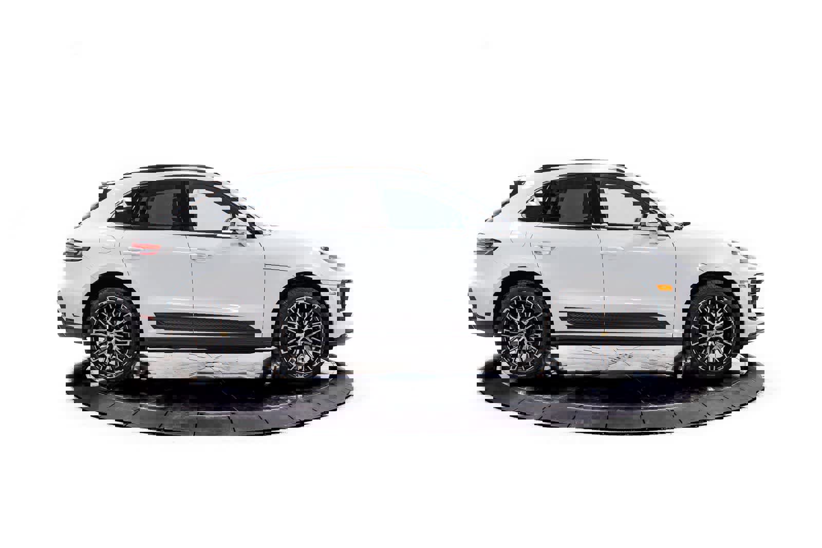 Certified 2026 Porsche Macan image 8