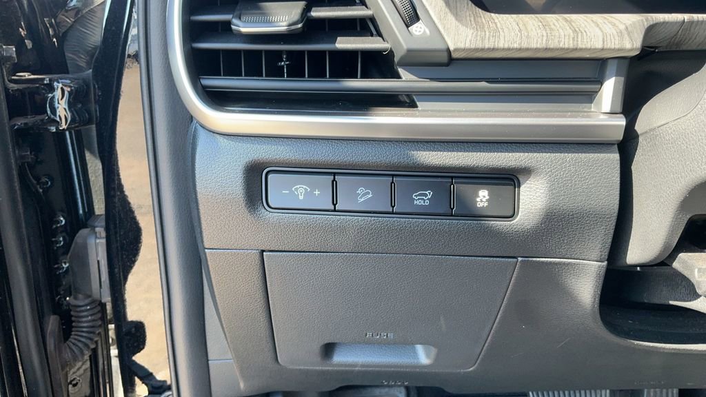 Used 2024 Kia Telluride EX w/ EX Captain's Chair Package image 20