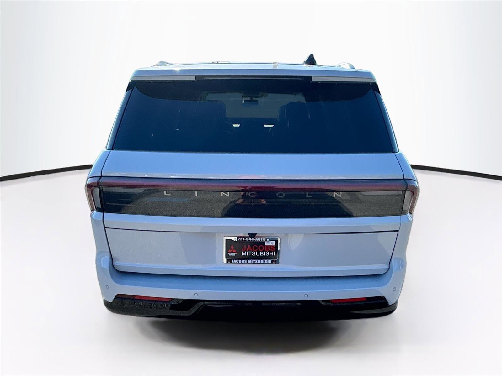 Used 2025 Lincoln Navigator L Reserve image 4