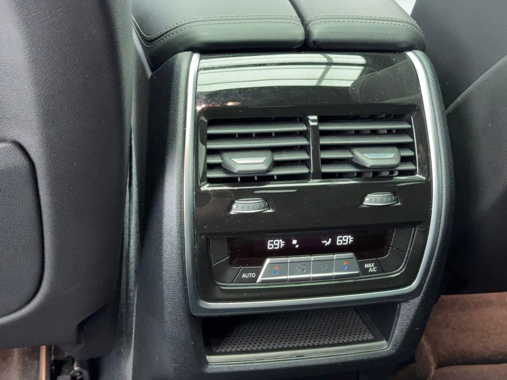 Used 2022 BMW X6 xDrive40i w/ M Sport Package image 42