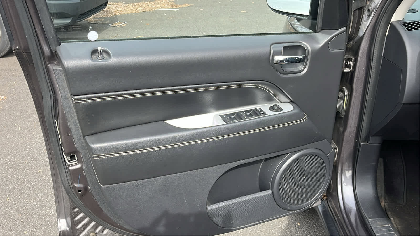 Used 2017 Jeep Compass High Altitude image 9