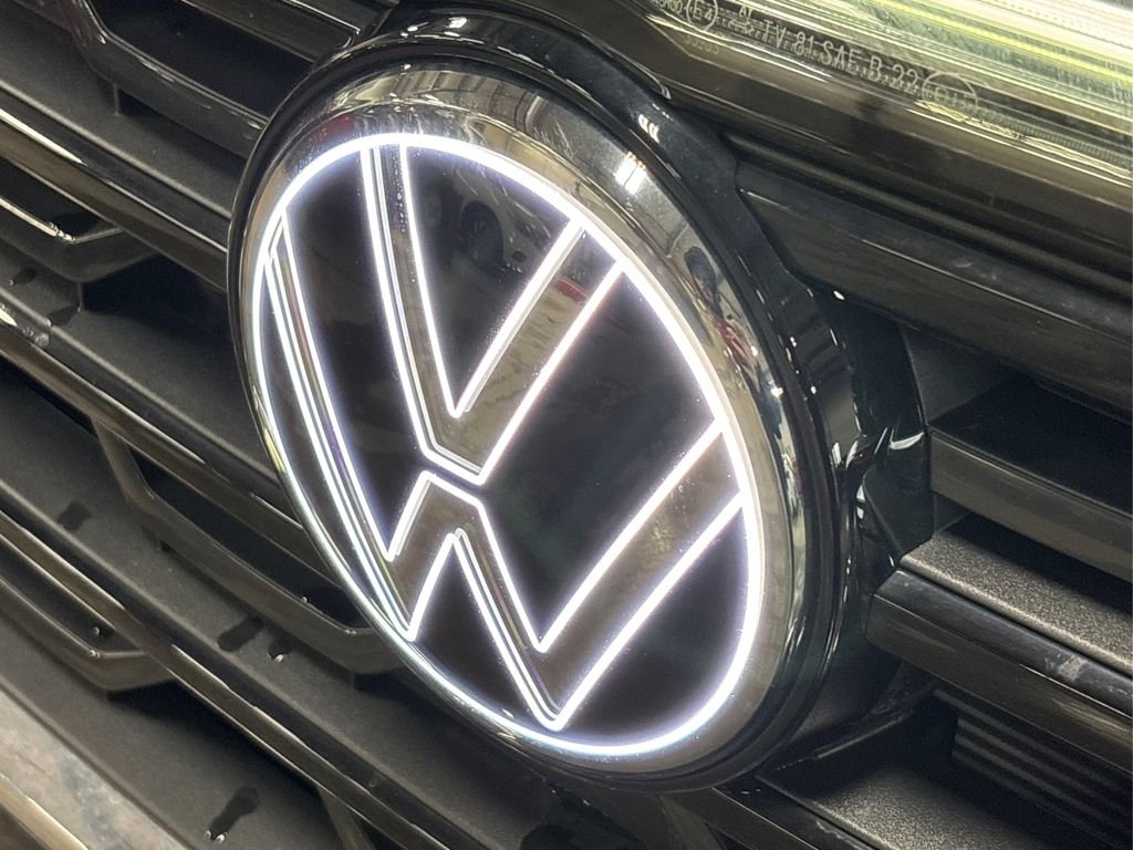 Used 2024 Volkswagen Atlas Cross Sport SE w/ Panoramic Sunroof Package image 14