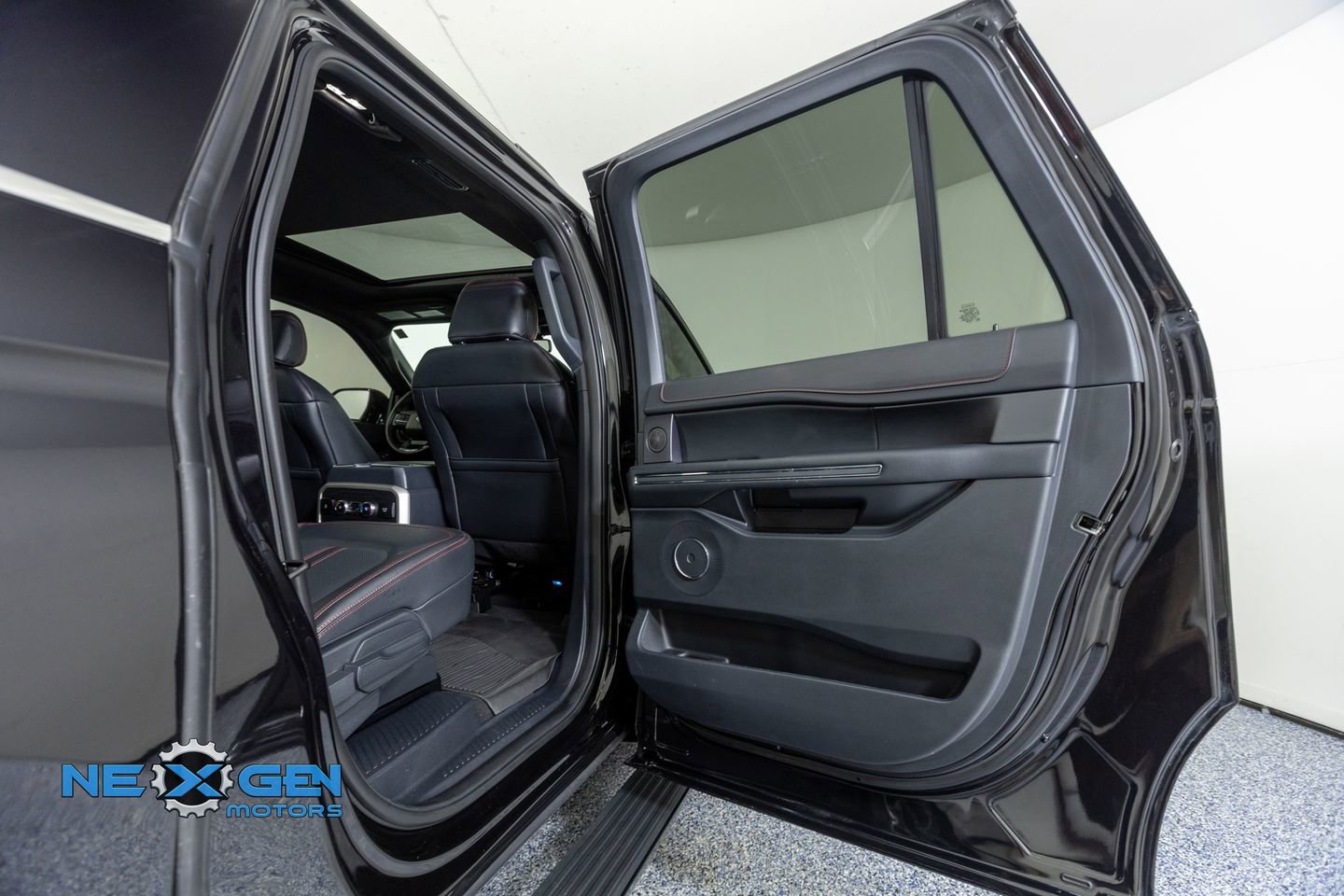 Used 2024 Ford Expedition Max Limited image 32