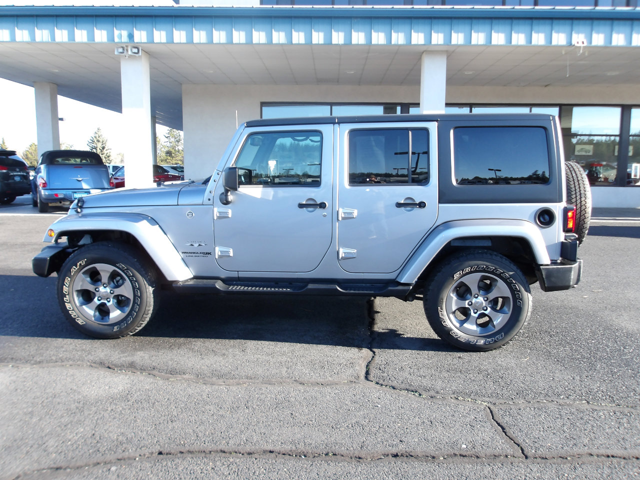 Used 2018 Jeep Wrangler Unlimited Sahara image 2