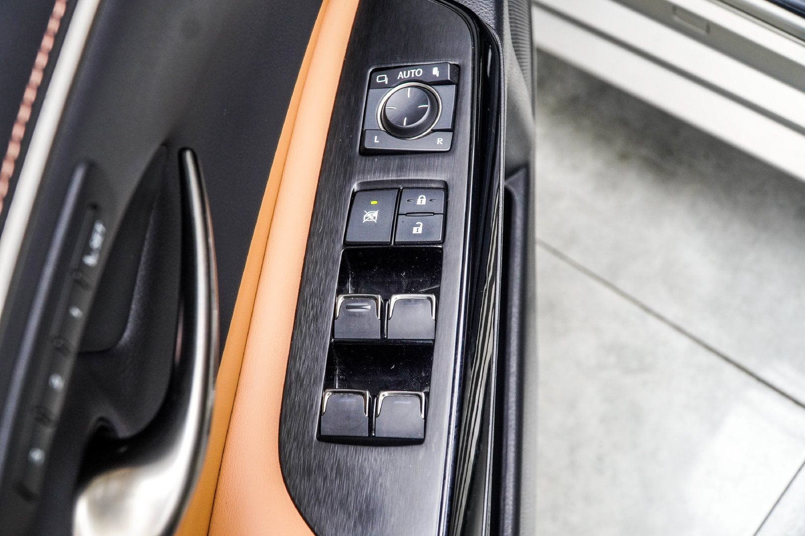 Used 2023 Lexus ES 350 w/ Premium Package FWD image 39