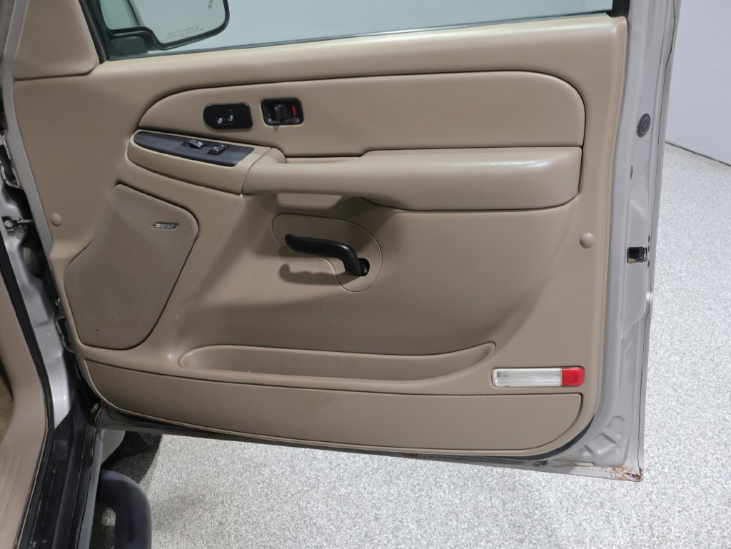 Used 2006 Chevrolet Suburban Z71 w/ Z71 Preferred Equipment Group AWD/4WD image 27