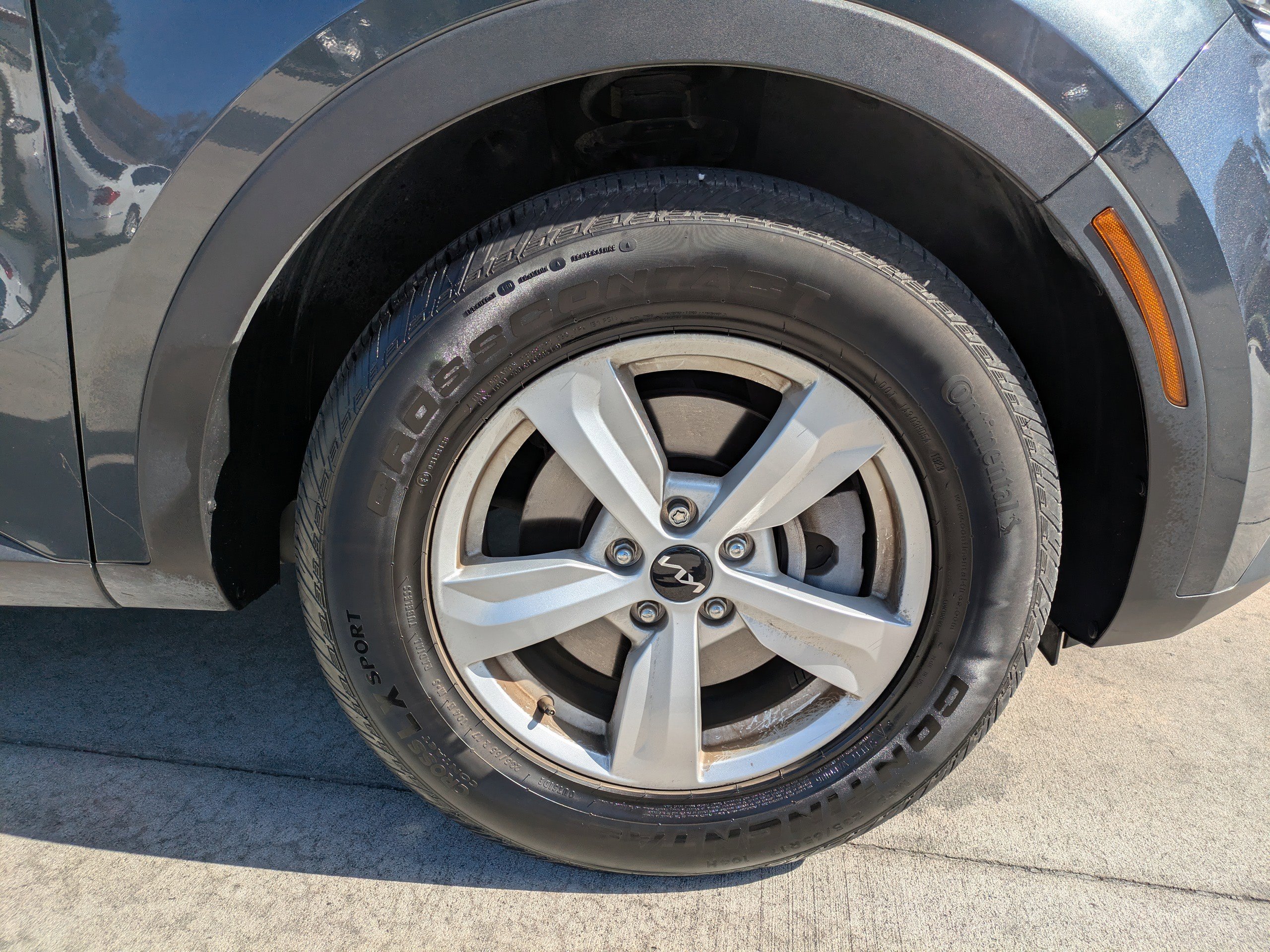 Used 2023 Kia Sorento LX image 9