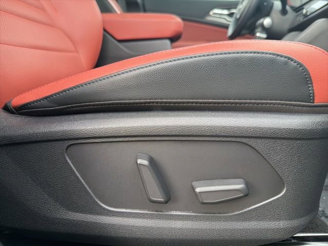 Used 2025 Kia Sportage SX image 31