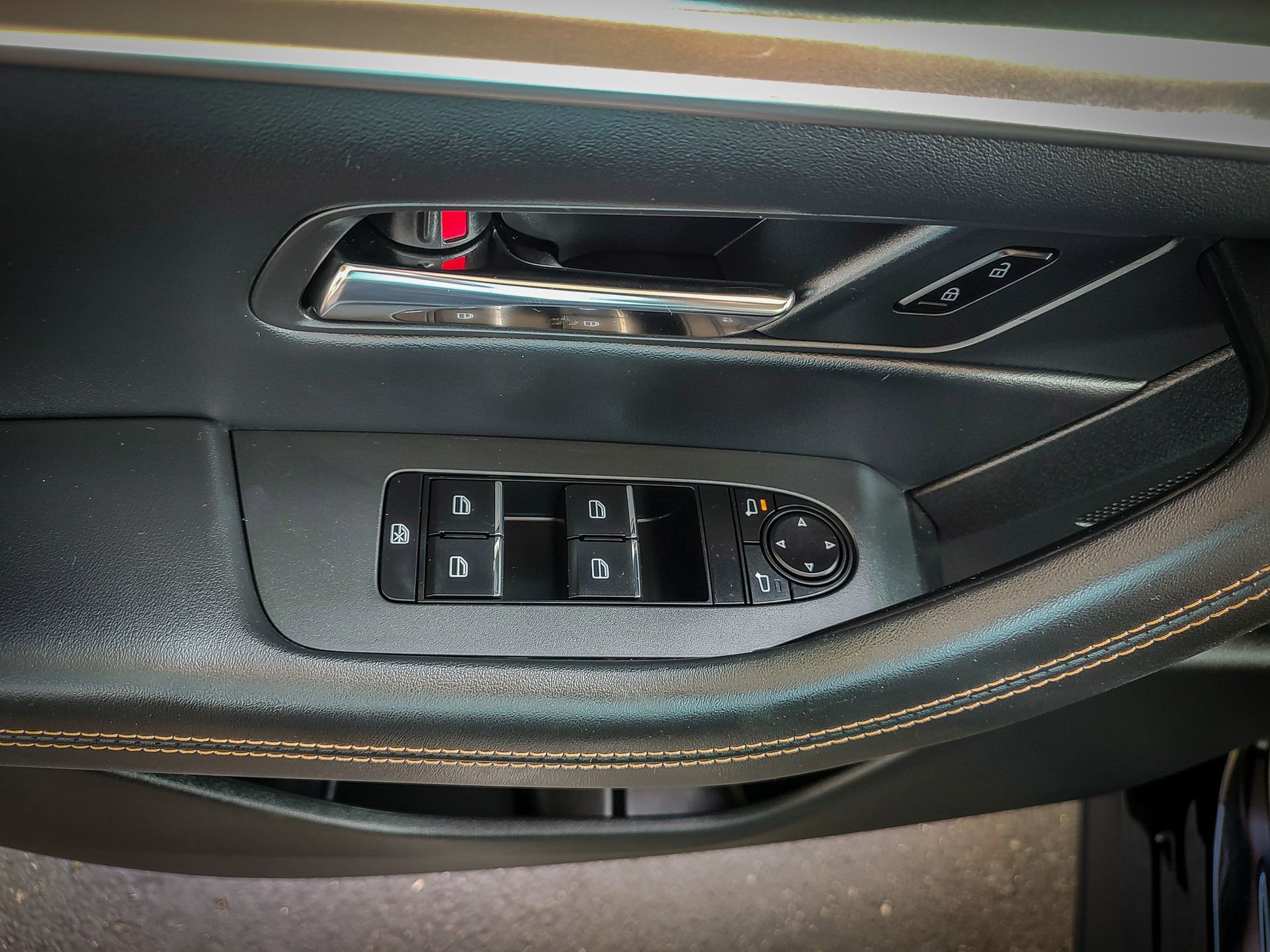 Used 2025 MAZDA CX-70 Plug-In Hybrid w/ Premium Pkg image 29