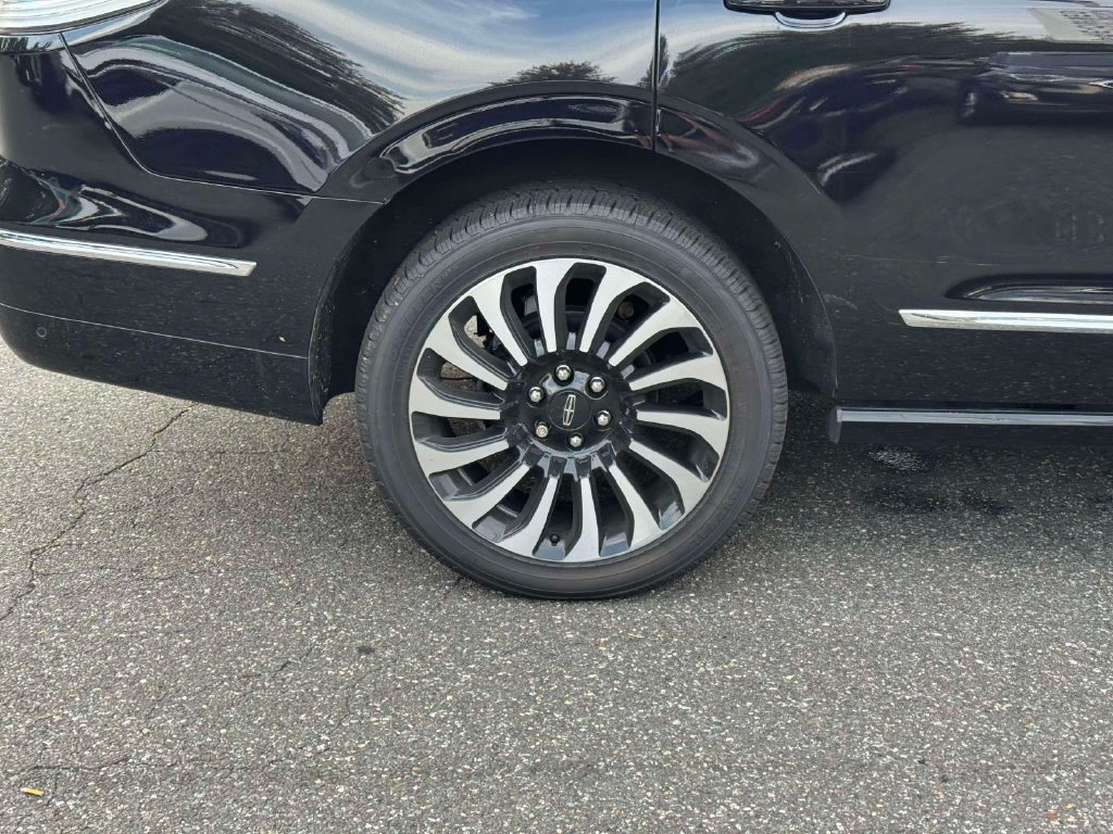 Used 2024 Lincoln Navigator Black Label AWD/4WD image 10