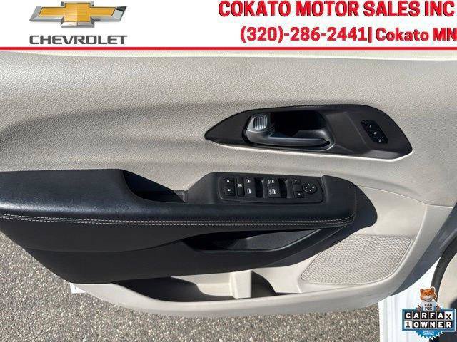 Used 2024 Chrysler Pacifica Touring-L FWD image 19