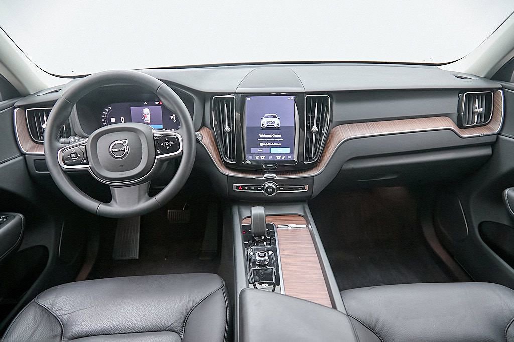 Certified 2023 Volvo XC60 B5 Plus w/ Climate Package image 24