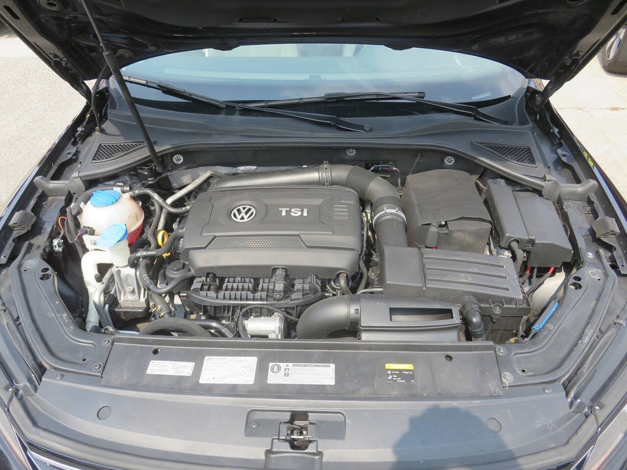 Used 2017 Volkswagen Passat 1.8T R-Line FWD image 36