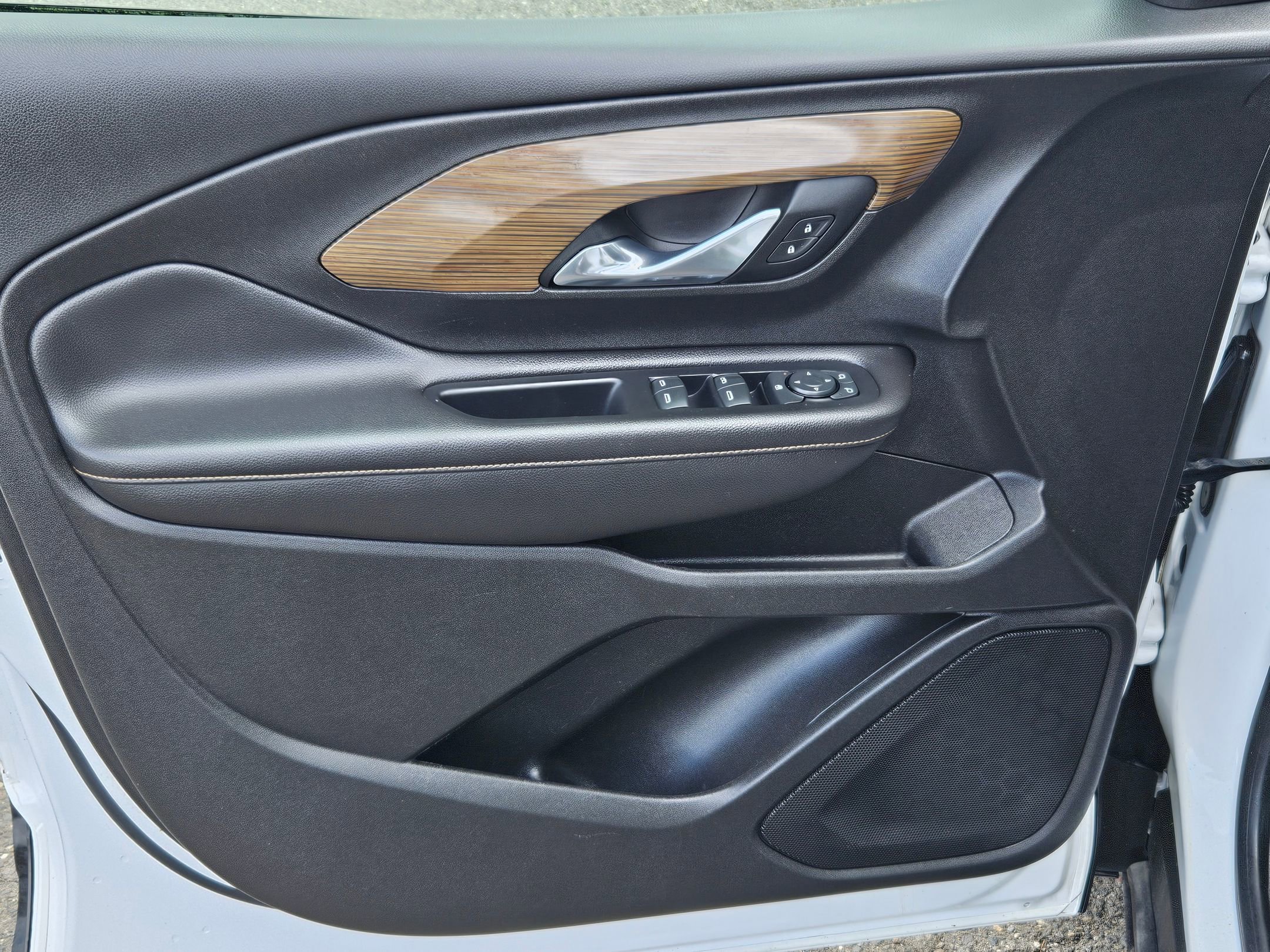 Used 2018 GMC Terrain SLE image 9