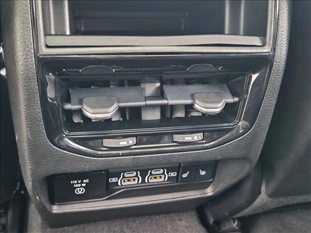 Used 2022 Jeep Grand Cherokee Limited AWD/4WD image 18