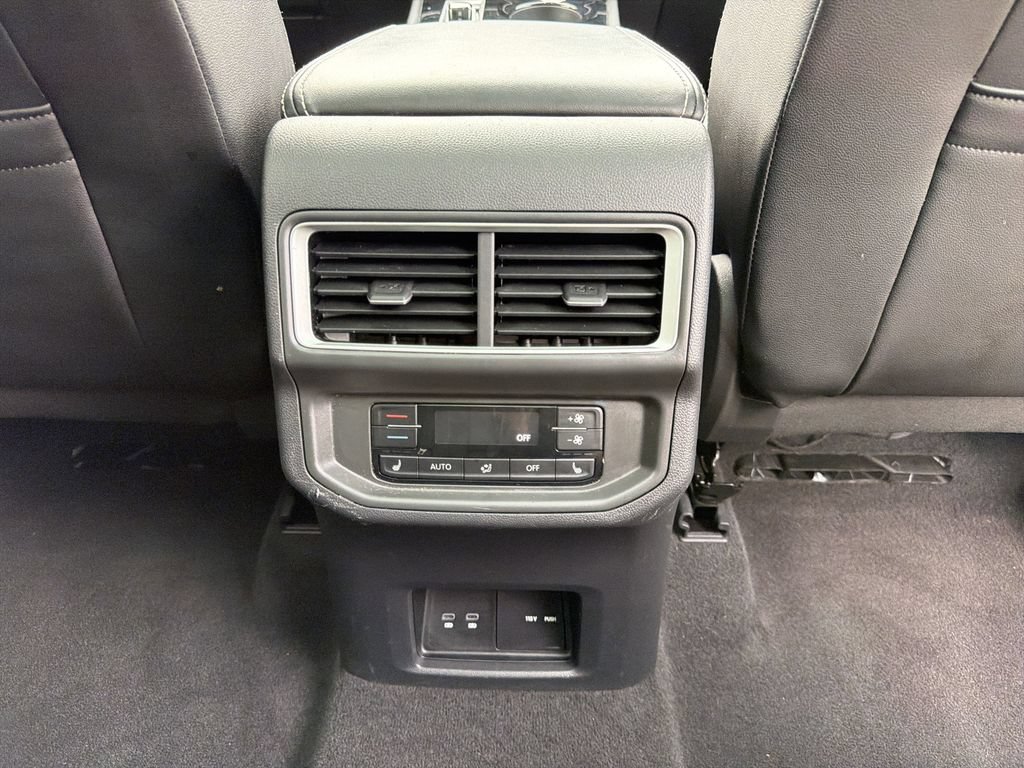 Used 2024 Volkswagen Atlas SEL AWD/4WD image 22