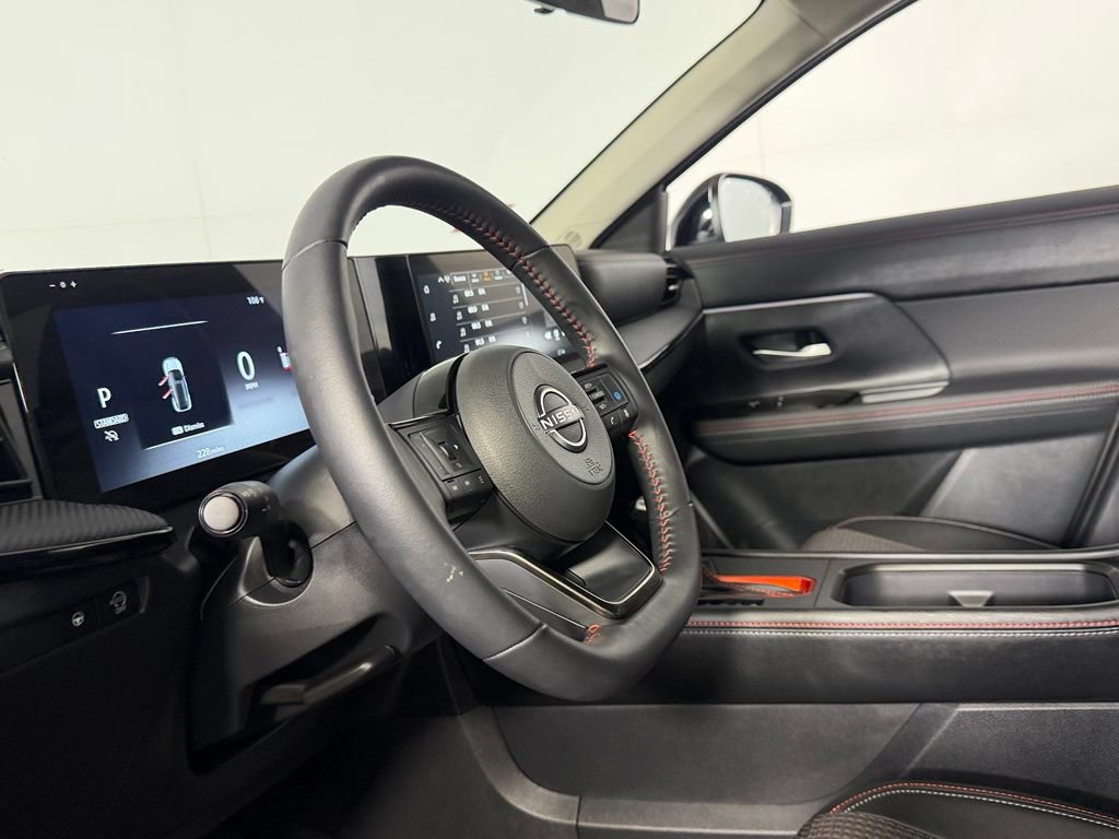 Used 2026 Nissan Kicks SR w/ Cold Weather Package FWD image 14