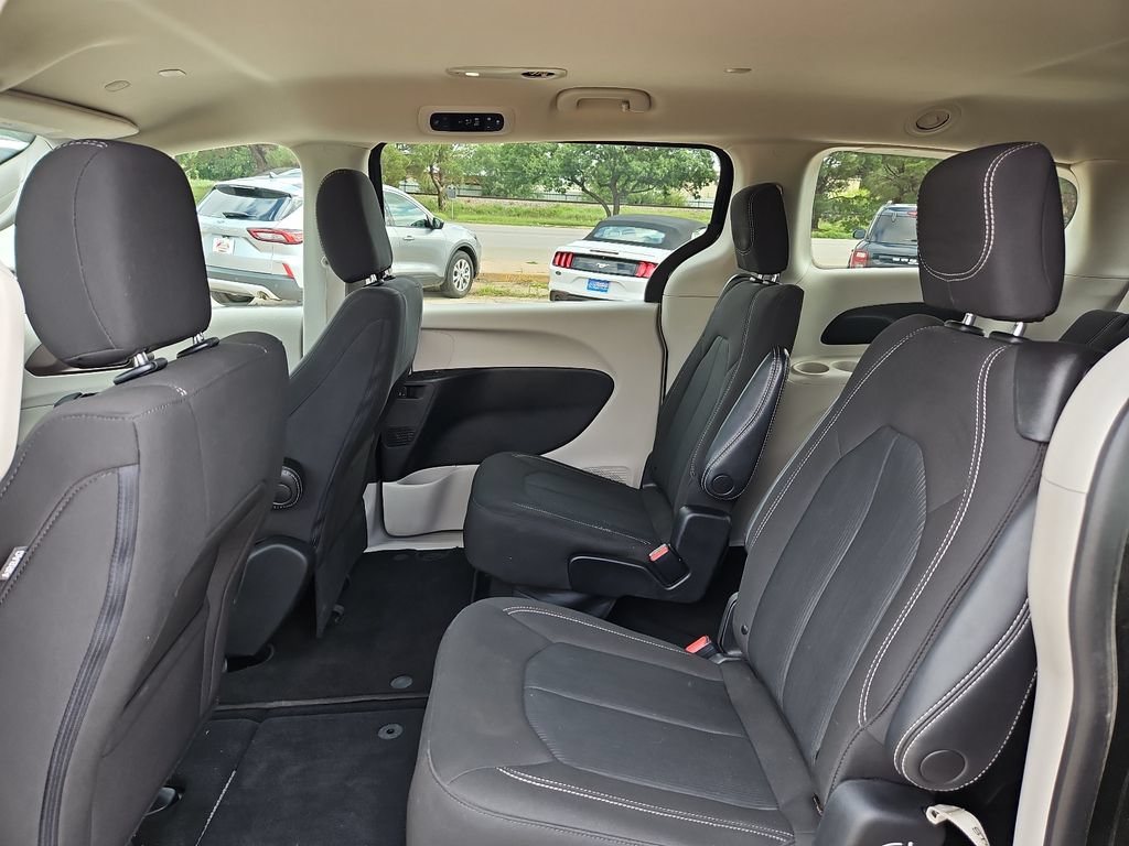 Used 2023 Chrysler Voyager LX FWD image 16